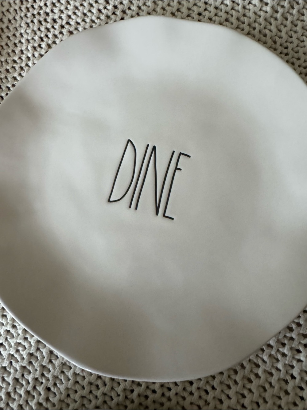 Rae Dunn DINE plates set of 4 - Picture 6 of 7